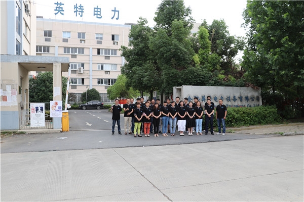 公司大門(mén)合影